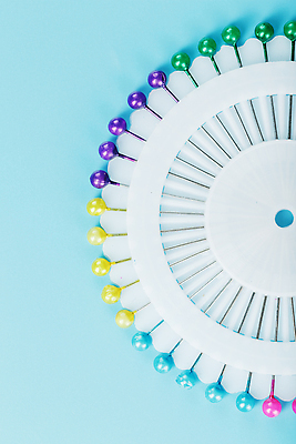 포토 JPG 해외이미지 디자인 분홍색 컬러 백그라운드 컨셉 문구용품 주택 취미 사람없음 빨간색 초록색 파란색 세트 컬러풀 노란색 머리 유행 금속 장비 흰색 공구 업무 바늘 원형 그룹 닫기 압정 바느질 플라스틱 천 수집 오브젝트 날카로움 포인트 제비 찌르기 재단 고립 스타일 해외202309 해외포토 도형 모션 재질 조류 건물 신체부위 금융 사무용품 도구 직물 작업 파일형식