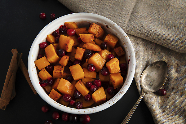 포토 JPG 해외이미지 음식 다이어트 채소 오렌지 호박 건강 요리 사람없음 빨간색 식사 저녁식사 가을 맛 굽기 준비 레시피 추수감사절 스쿼시 점심식사 시나몬 채식주의자 크랜베리 핸드메이드 플랫레이 비건 맛있는 해외202309 해외포토 계절 열매 기독교 스포츠 컬러 컨셉 과일 구기 플랫 구이 채식 파일형식