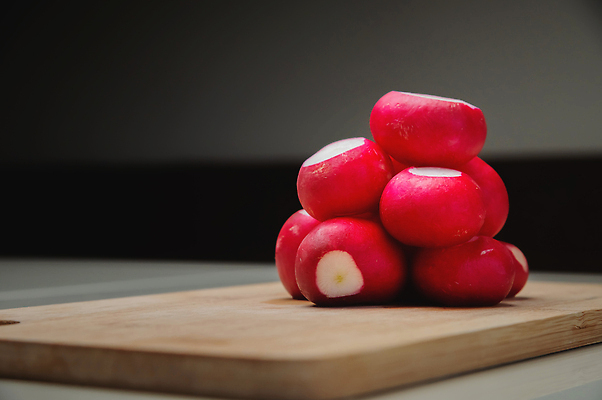포토 JPG 해외이미지 식물 계절 음식 백그라운드 잎 농업 다이어트 채소 재료 탁자 실내 건강 요리 사람없음 목재 빨간색 초록색 농장 우주 주방 정원 봄 샐러드 수확 성장 시골 신선 시장 닫기 큼 다발 보따리 유기농 날것 뿌리 흙더미 내추럴 숙성 영양분 채식주의자 총각무 카피스페이스 비건 해외202309 해외포토 나무 웰빙 산업 컬러 가구 모션 내부 흙 공백 크기 무 채식 파일형식 더미