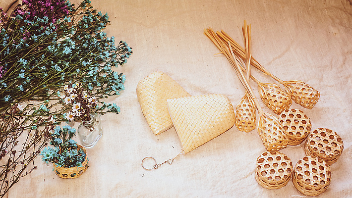 포토 JPG 해외이미지 디자인 여자 밧줄 줄 가방 포장 장신구 관리 손잡이 선물 취미 사람없음 쇼핑 갈색 유행 바구니 공백 재활용 핸드백 흰색 업무 뜨개질 삼베 에코 유기농 질감 만들기 자루 패키지 수공예 DIY 내추럴 미니 방법 짜기 핸드메이드 스타일 해외202309 해외포토 레이스천 웰빙 잡화 컬러 모션 사람 환경 직물 작업 공예 친환경 파일형식 천_직물