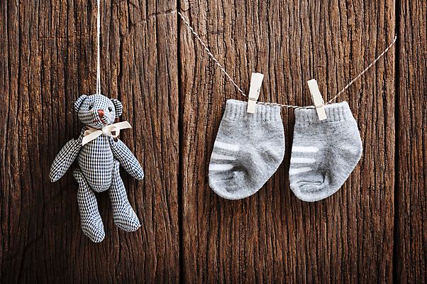 포토 JPG 해외이미지 옷 어린이 밧줄 컨셉 장신구 새로움 양말 슬리퍼 건조 따뜻함 매달리기 선물 소년 사람없음 장식 유행 아기 신생아 직물 인사 면 뜨거움 쌍 생일 씻기 빨랫줄 편안함 작음 천 오브젝트 부드러움 빨래집게 짜임 걸음마 양발 해외202309 해외포토 기념일 남자 줄 신발 모션 집게 사람 청결 예절 감각 크기 파일형식