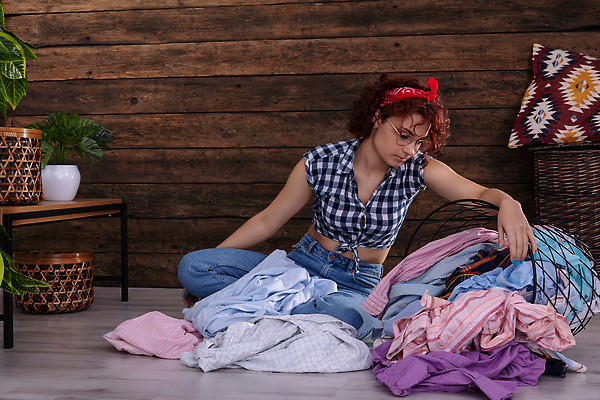 포토 JPG 해외이미지 여자 실루엣 베개 짧은머리 한명 앉기 청년 숫자 업무 변화 빨래 지루함 만족 주부 긍정 분류 해외202309 해외포토 문자 1 헤어스타일 감정 컨셉 가사 침구 모션 촬영기법 사람 성인 작업 파일형식