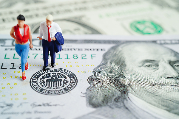 포토 JPG 해외이미지 지폐 돈 비즈니스 사람 사람없음 건물 금융 경제 세계 달러 동전 미국 성장 시장 재산 먹여주기 심볼 사인 속도 무역 투자 독수리 시스템 대출 빚 관심 기관 워싱턴 위기 인출 정부 정책 제어 해외202309 해외포토 건축물 산업 북아메리카 조류 먹기 파일형식