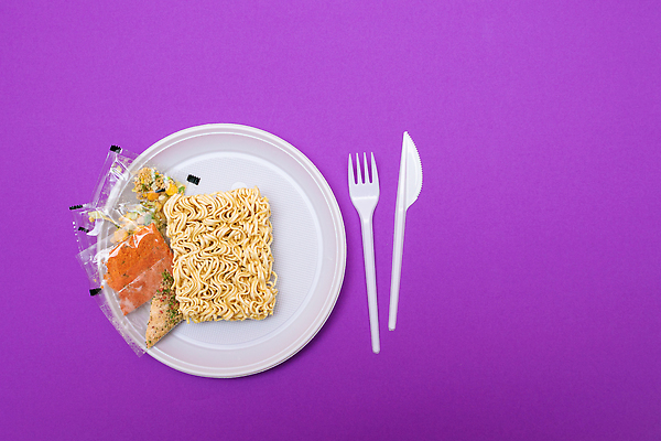 포토 JPG 해외이미지 접시 음식 건조 패스트푸드 파스타 동양인 사람없음 정크푸드 폐기물 속도 날것 점심식사 생식 순간 해로움 해외202309 해외포토 식기 컨셉 서양음식 인종 식사 인스턴트 쓰레기 파일형식