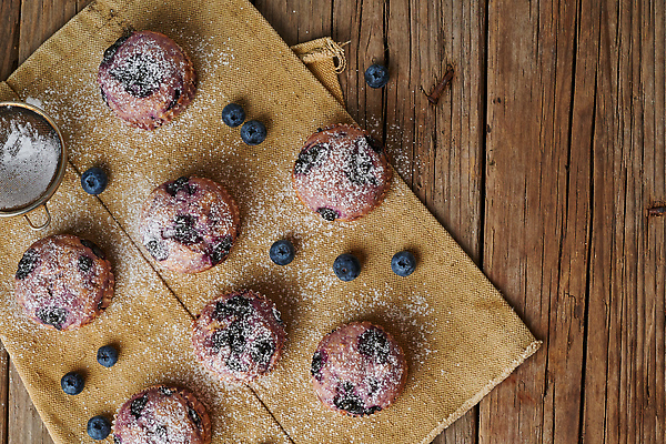 포토 JPG 해외이미지 열매 음식 백그라운드 과일 탁자 아침 디저트 바나나 건강 사람없음 목재 파란색 갈색 케이크 식사 어둠 빵집 껍질 시골 달콤 아침식사 낟알 자르기 컵케이크 밀 굽기 유기농 냅킨 블루베리 머핀 레시피 점심식사 옛날 채식주의자 페스츄리 핸드메이드 카피스페이스 비건 맛있는 해외202309 해외포토 주간 나무 식물 웰빙 빵 컬러 가구 재료 모션 곡류 상점 공백 맛 구이 채식 파일형식