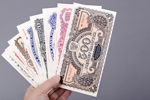 포토 JPG 해외이미지 지폐 돈 비즈니스 사람없음 금융 경제 쪽지 광택 폴란드 해외202309 해외포토 유럽 재산 파일형식