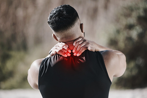 포토 JPG 해외이미지 남자 근육 한명 상반신 성인 뒷모습 운동복 고통 잡기 상처 목 근육통 목통증 성인남자한명만 강조 해외202309 해외포토 1 옷 감정 뷰포인트 모션 사람 신체부위 남자한명만 성인남자만 파일형식