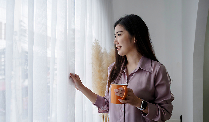 포토 JPG 해외이미지 웰빙 응시 행복 유럽 아시아 여유 음료 거실 미래 바닥 주택 한명 사람 앉기 동양인 20대 컵 인테리어 소파 뷰티 평화 일본 중국 뜨거움 떨어짐 대출 배려 해외202309 해외포토 1 식기 디자인 시선 감정 나라 컨셉 의자 모션 인종 청년 건물 금융 파일형식
