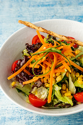 포토 JPG 해외이미지 접시 음식 백그라운드 다이어트 토마토 채소 재료 탁자 양파 오이 치즈 건강 육류 요리 사람없음 초록색 식사 저녁식사 샐러드 신선 사발 맛 아침식사 기름 상추 지중해 유기농 후추 건강식 점심식사 항공촬영 채식주의자 디톡스 맛있는 해외202309 해외포토 식기 웰빙 바다 뷰포인트 컬러 가구 컨셉 식재료 유제품 사기그릇 향신료 채식 파일형식