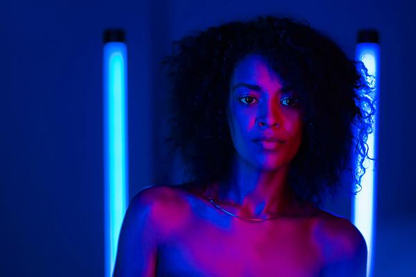 포토 JPG 해외이미지 모델 헤어스타일 여자 음악 백그라운드 이동 모션 실내 한명 빛 뷰티 파티 유행 귀여움 검은색 공연 연주자 댄서 표현 춤 화려 야간 시원함 클럽 매움 네온 쇼 열정 광 뮤지컬 스타일 혼혈 해외202309 해외포토 자연요소 직업 1 감정 컬러 컨셉 문화예술 사람 이벤트 내부 음악가 맛 다문화 파일형식