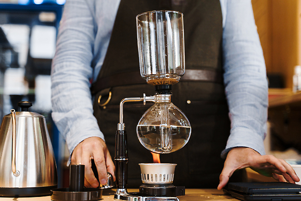 포토 JPG 해외이미지 커피 음료 백그라운드 컨셉 유리 탁자 콩 사람없음 목재 컵 상점 식당 검은색 기계 카페 장비 신선 업무 바 뜨거움 클래식 아침식사 냄비 상품 오브젝트 준비 만들기 바리스타 그라인더 카페테리아 에스프레소 단절 방법 압력 양조 진공 카페인 필터 해외202309 해외포토 나무 직업 식기 컬러 가구 재료 모션 재질 곡류 식사 작업 솥 커피용품 파일형식