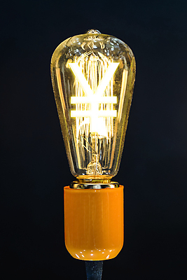 포토 JPG 해외이미지 디자인 백그라운드 컨셉 돈 생각 비즈니스 전구 상상 유리 성공 아이디어 실내 사람없음 금융 파란색 빛 글로벌 일본 검은색 어둠 힘 저축 에너지 성장 흰색 램프 재산 심볼 사인 투자 만들기 이익 해결 혁명 고립 발명 수입 지능 해외202309 해외포토 아시아 컬러 모션 재질 조명 내부 경제 파일형식