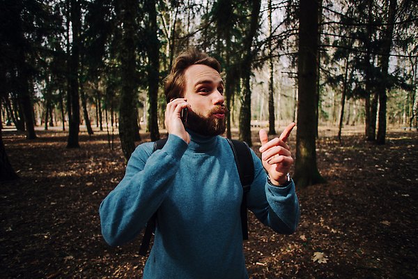 포토 JPG 해외이미지 백인 1 학생 라이프스타일 남자 행복 벽 백그라운드 컨셉 인터넷 비즈니스 통신 모바일 수염 주택 세포 대화 한명 사람 성인 야외 스마트폰 핸드폰 유행 우주 외침 분노 잡기 도시 비즈니스맨 전화기 스마트 고민 부름 긴장 힙스터 해외202309 해외포토 서양인 패션 감정 모션 말하기 건물 생활 전자제품 스마트기기 소리 직장인 파일형식