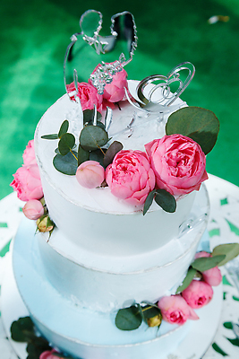 포토 JPG 해외이미지 꽃 결혼식 사람없음 장식 모형 축하 웨딩케이크 흰배경 케이크스탠드 해외202309 해외포토 식물 결혼 백그라운드 컨셉 케이크 흰색 받침대 파일형식