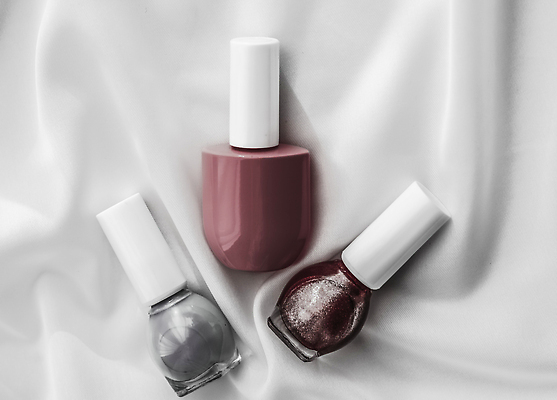 포토 JPG 해외이미지 백그라운드 사람없음 갈색 우아함 흰배경 매니큐어 구김 카피스페이스 해외포토 컬러 컨셉 모션 화장품 공백 흰색 파일형식