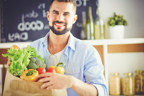 포토 JPG 해외이미지 백인 1 디자인 잡화 남자 종이 음식 백그라운드 채소 가방 과일 포장 건강 손잡이 선물 한명 사람 성인 쇼핑 세일 우주 주방 여러개 공백 재활용 샐러드 흰색 신선 구매 상품 일회용 컨테이너 무역 상업 슛 패키지 소매 짐싸기 고립 마케팅 해외202309 해외포토 서양인 산업 컬러 다수 친환경 파일형식