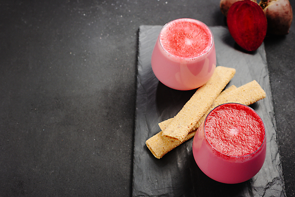 포토 JPG 해외이미지 웰빙 사람없음 컵 빨간색 하이앵글 유기농 건강식 라떼 비트 해외202309 해외포토 식기 커피 음식 뷰포인트 컬러 채소 파일형식