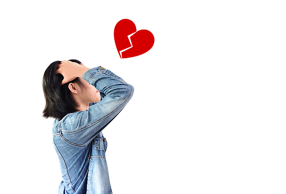 포토 JPG 해외이미지 1 남자 감정 백그라운드 셔츠 생각 스트레스 발렌타인데이 피곤 관리 사랑 한명 사람 빨간색 머리 우주 고통 흰색 청바지 잡기 질병 걱정 흥분 빈털터리 나쁜 경영 고립 분실 우울증 카피스페이스 해외202309 해외포토 컬러 컨셉 상의 비즈니스 바지 의학 모션 데이이벤트 신체부위 공백 파일형식