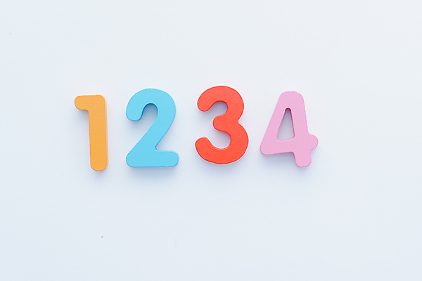 포토 JPG 해외이미지 알파벳 교육 어린이 컨셉 텍스트 놀이 미래 새로움 기념 이벤트 사람없음 금융 수건 장난감 숫자 블록 유치원 달력 게임 가르침 4 날짜 편지 큐브 정사각형 심플 부드러움 기본 초보 카운트다운 해외202309 해외포토 도형 문자 영어 사람 경제 위생용품 감각 파일형식