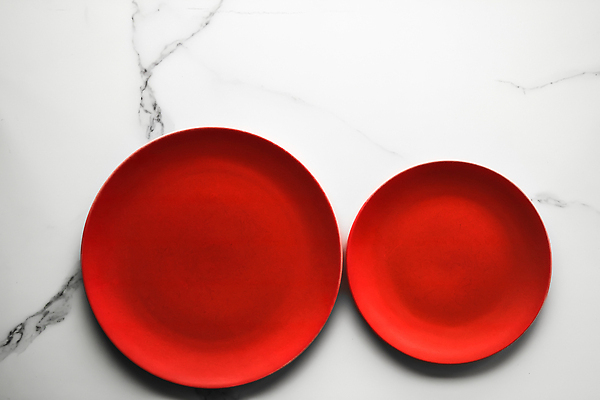 포토 JPG 해외이미지 그릇 사람없음 빨간색 화려 플랫 오브젝트 대리석 해외202309 해외포토 식기 컬러 컨셉 재료 파일형식