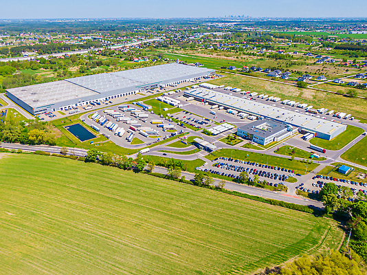 포토 JPG 해외이미지 산업 도로 비즈니스 교통시설 모션 안테나 사람없음 건물 화물 상품 주식 교차로 창고 상업 머리위 지역 트랙터 수납 짐차 무거움 트레일러 슈퍼마켓 항공촬영 수입 조감도 터미널 해외202309 해외포토 건축물 길 뷰포인트 교통 통신 자동차 금융 상점 운송업 무게 농기계 시설 특수차량 파일형식