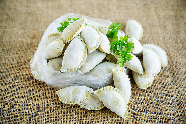 포토 JPG 해외이미지 전통 접시 음식 백그라운드 채소 가방 탁자 치즈 감자 파슬리 건강 육류 요리 사람없음 목재 초록색 뷰티 주방 냉동 얼음 식사 저녁식사 시골 신선 맛 보호 자르기 허브 준비 유기농 양배추 날것 반죽 밀가루 레시피 패키지 수납 시금치 폭식 딜 라비올리 러시아인 우크라이나 채식주의자 핸드메이드 맛있는 해외202309 해외포토 자연요소 서양인 나무 식물 식기 웰빙 잡화 유럽 컬러 가구 컨셉 식재료 재료 모션 유제품 가루 채식 파일형식