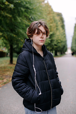 포토 JPG 해외이미지 백인 모델 계절 공원 여자 행복 유럽 결혼 자연 한명 미소 사람 야외 10대 여름 빛 햇빛 태양 뷰티 유행 맑음 낭만 가을 해외202309 해외포토 자연요소 서양인 1 공공시설 감정 나라 컨셉 청소년 날씨 표정 이벤트 생태계 파일형식