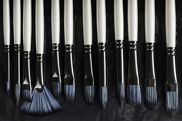 포토 JPG 해외이미지 미술 사람없음 세트 검은색 여러개 붓 일렬 가지런함 해외202309 해외포토 컬러 다수 컨셉 문화예술 파일형식