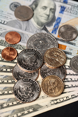 포토 JPG 해외이미지 컨셉 지폐 돈 비즈니스 성공 사람없음 금융 경제 조각상 쌓기 달러 동전 저축 자유 성장 지갑 재산 황금 도박 구매 은색 주식 상패 사인 투자 이익 보물 계산서 월급 대출 빚 매각 복권 세금 수입 잭팟 해외202309 해외포토 컬러 모션 쇼핑 조형물 상_우승 파일형식