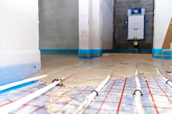 포토 JPG 해외이미지 직업 산업 모래 표면 노동자 바닥 주택 실내 따뜻함 사람없음 내부 건물 물 반사 방 장비 업무 뜨거움 플랫 수리 파이프 시멘트 난방 튜브 조절 펌프 건축업자 공예가 땅바닥 라디에이터 석고 설치 콘크리트 파이프라인 해외202309 해외포토 자연요소 건축물 건축 작업 파이프_관 파일형식