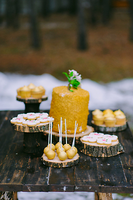 포토 JPG 해외이미지 전통 접시 꽃 음식 분홍색 컬러 결혼 백그라운드 오렌지 탁자 디저트 사탕 사람없음 목재 장식 컵 노란색 파티 쌓기 쿠키 과자 케이크 얼음 빵집 수확 흰색 고급 달콤 맛 설탕 컵케이크 먹기 크림 묘사 질감 모음 마카롱 프랑스어 페스츄리 프로스팅 맛있는 해외202309 해외포토 자연요소 나무 식물 문자 식기 빵 가구 컨셉 농업 과일 재료 모션 이벤트 상점 제빵 파일형식