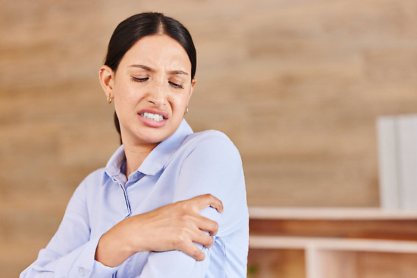 포토 JPG 해외이미지 서양인 여자 스트레스 한명 상반신 성인 옆모습 사무실 고통 잡기 업무 비즈니스우먼 성인여자한명만 해외202309 해외포토 외국인 1 감정 뷰포인트 비즈니스 모션 사람 작업 직장인 여자한명만 성인여자만 파일형식