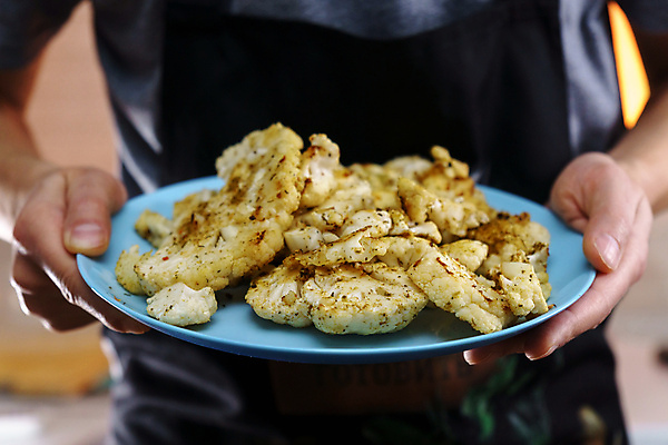 포토 JPG 해외이미지 접시 음식 다이어트 채소 재료 건강 스테이크 요리 사람없음 식사 저녁식사 튀김 시골 신선 맛 그릴 굽기 허브 유기농 양배추 슬라이스 건강식 점심식사 채식주의자 핸드메이드 비건 해외202309 해외포토 식물 식기 웰빙 컨셉 주방용품 서양음식 구이 채식 파일형식