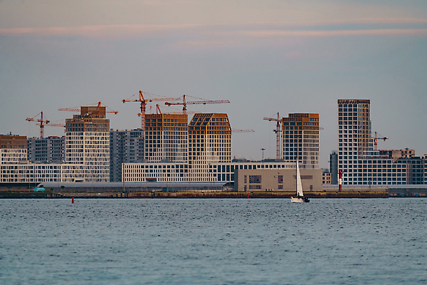 포토 JPG 해외이미지 모래 바다 섬 건축양식 부동산 새로움 아파트 주택 파노라마 풍경 해변 사람없음 건물 물 도시풍경 모래사장 탑 황혼 만 재산 고급 정상 저녁 기중기 오르기 러시아 개발 구역 땅바닥 러시아인 복잡 인공 프로젝트 해외202309 해외포토 자연요소 서양인 건축물 건축 유럽 컨셉 모션 바닥 촬영기법 금융 일몰 도시 중장비 야간 파일형식