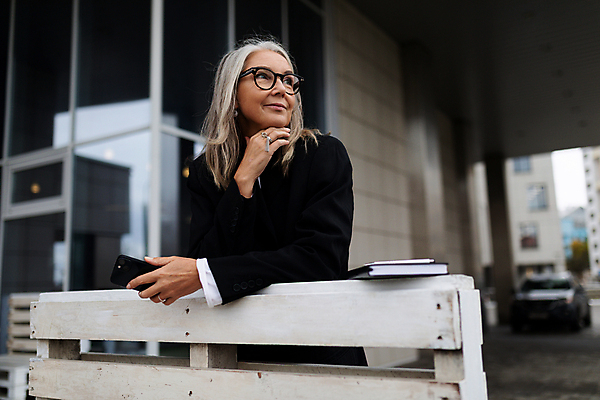 포토 JPG 해외이미지 직업 여자 인터넷 회사 비즈니스 통신 통계 탁자 성공 회의 모바일 그래프 협력 한명 사람 앉기 금융 경제 노트북 컴퓨터 글로벌 사무실 뷰티 자료 정보 업무 비즈니스우먼 네트워크 기자 시장 계획 주식 연결 중개인 경영 마케팅 분석가 해외202309 해외포토 1 가구 컨셉 모션 전자제품 작업 직장인 파일형식