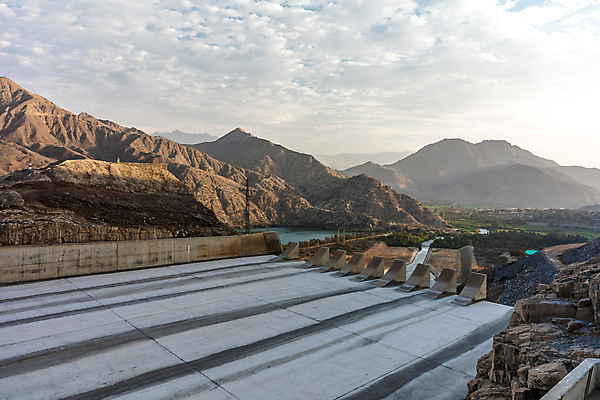 포토 JPG 해외이미지 식물 공원 산업 호수 벽 여행 건축양식 자연 하늘 산 사람없음 야외 초록색 물 파란색 강 환경 힘 재활용 폭포 흐름 발전기 에너지 저수지 역 댐 대문 연료 공학 세대 랜드마크 수력발전 콘크리트 공급 해외202309 해외포토 자연요소 공공시설 교육 건축 컬러 컨셉 교통시설 문 발전소 발전 친환경 생태계 수력에너지 파일형식