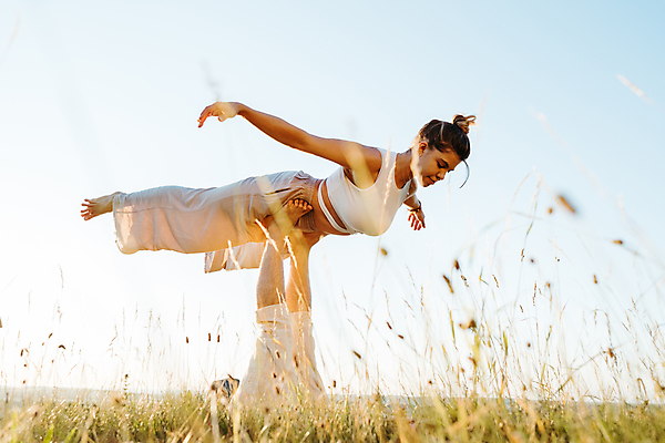 포토 JPG 해외이미지 백인 라이프스타일 웰빙 커플 여자 남자 2 요가 관계 자연 휴식 함께함 건강 사람 성인 야외 두명 친구 운동 평화 일몰 에너지 집중 해외202309 해외포토 서양인 컨셉 생활 노을 생태계 파일형식