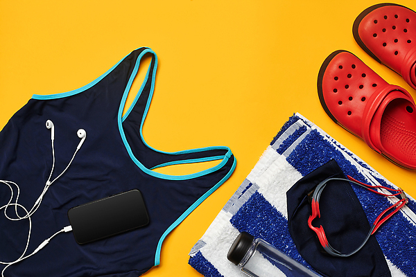 포토 JPG 해외이미지 수영복 이어폰 신발 사람없음 스마트폰 하이앵글 운동 물통 물안경 수영모 목욕타월 노란배경 해외포토 옷 뷰포인트 음향기기 백그라운드 건강 핸드폰 스마트기기 수건 노란색 수영용품 파일형식