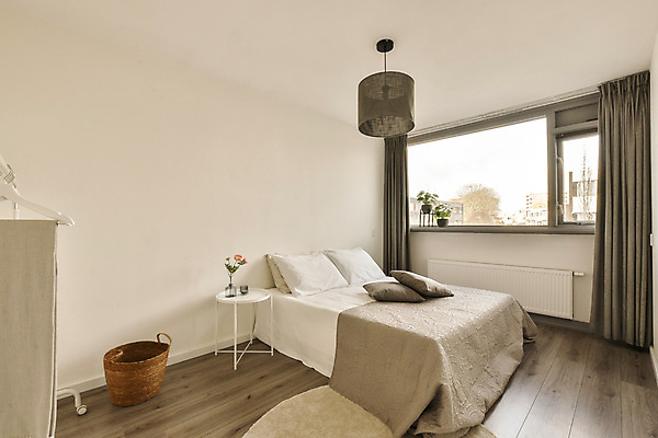 포토 JPG 해외이미지 쿠션 창문 탁자 사람없음 인테리어 수건 바구니 카펫 공간 방 침대 커튼 옷걸이 나무바닥 해외202309 해외포토 디자인 가구 바닥 위생용품 파일형식