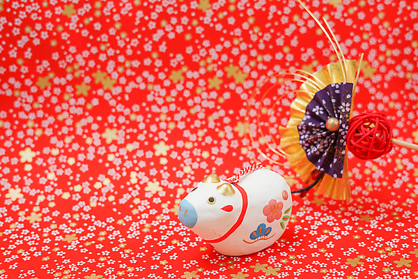 포토 JPG 해외이미지 동물 인형 백그라운드 새해 생물 주택 사람없음 숫자 일본 미니어처 소나무 소 황금 냄비 올가미 해외202309 해외포토 나무 문자 아시아 포유류 건물 모형 솥 파일형식