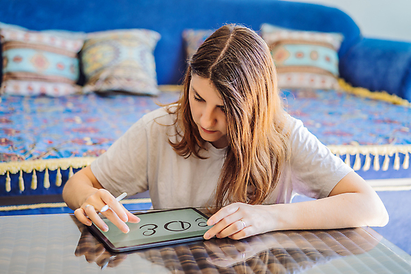 포토 JPG 해외이미지 손 디자인 여자 교육 백그라운드 인터넷 일러스트 캘리그라피 텍스트 통신 모바일 휴가 잉크 사랑 한명 타이포그라피 책 뷰티 알약 연필 디지털 스크린 도구 붓 네트워크 신용카드 그리기 메시지 어플리케이션 휴대용 디자이너 스케치 무선전화기 분수 그림 예술가 온라인 주인 멀티미디어 터치스크린 필기체 해외202309 해외포토 직업 문자 1 감정 모션 학용품 미술 사람 신체부위 금융 필기구 약 전화기 오브젝트 파일형식