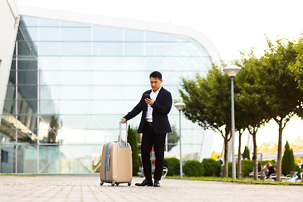 포토 JPG 해외이미지 직업 손 남자 행복 인터넷 비즈니스 사업가 통신 손가락 모바일 거리 대화 한명 서기 사람 정장 야외 스마트폰 핸드폰 걷기 디지털 스크린 일본 중국 터치 타이핑 도시 업무 작업 비즈니스맨 네트워크 메시지 연결 사이버 무선전화기 전화기 스마트 부름 온라인 소셜 셀룰러 해외202309 해외포토 1 옷 감정 아시아 컨셉 모션 말하기 신체부위 전자제품 스마트기기 직장인 파일형식