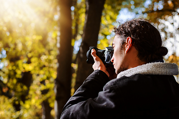 포토 JPG 해외이미지 백인 라이프스타일 응시 컬러 여행 백그라운드 자국 자연 한명 풍경 성인 취미 야외 뷰티 여행객 카메라 사진촬영 하이킹 가을 숲 사진사 그림 해외202309 해외포토 서양인 1 시선 계절 레저 사람 생활 전자제품 촬영 작가 생태계 파일형식