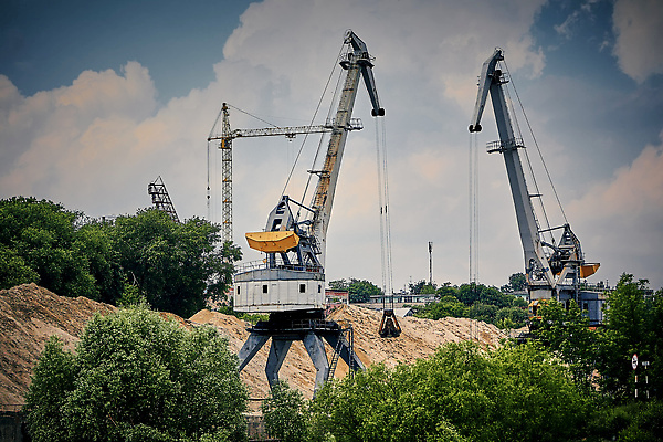 포토 JPG 해외이미지 산업 바다 여행 겨울 비즈니스 건축양식 하늘 사람없음 물 파란색 강 항구 장비 트럭 화물 도시 보트 역 컨테이너 기중기 무역 상업 포트 무거움 로딩 수입 터미널 해외202309 해외포토 자연요소 계절 건축 컬러 배_교통 교통시설 자동차 운송업 중장비 무게 파일형식