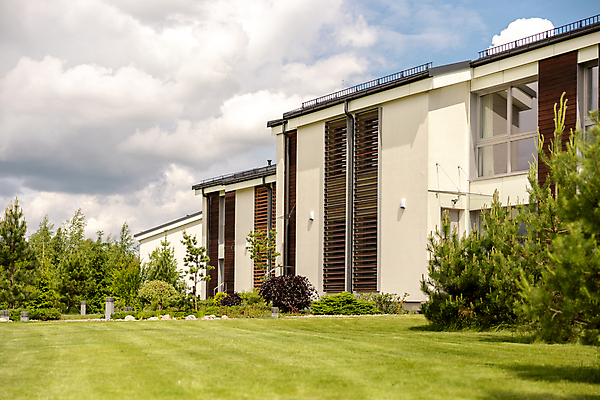 포토 JPG 해외이미지 식물 라이프스타일 디자인 외관 컬러 건축양식 하늘 새로움 거리 주택 잔디 사람없음 야외 건물 초록색 파란색 컬러풀 뷰티 문 보행로 재산 만족 싱글 시설 장면 커뮤니티 타운 줄서기 해외202309 해외포토 건축물 건축 감정 길 컨셉 모션 생활 금융 도시 파일형식
