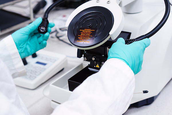 포토 JPG 해외이미지 직업 여자 교육 과학 건강 병원 현미경 실험 사람 사람없음 스터디 약 업무 실험실 DNA 생명공학 연구원 약국 과학자 분석 생물학 미생물 발견 조제 혁명 개발 화학물질 화학자 해외202309 해외포토 컨셉 의학 생물 실험기구 학습 작업 화학 만들기 학자 파일형식