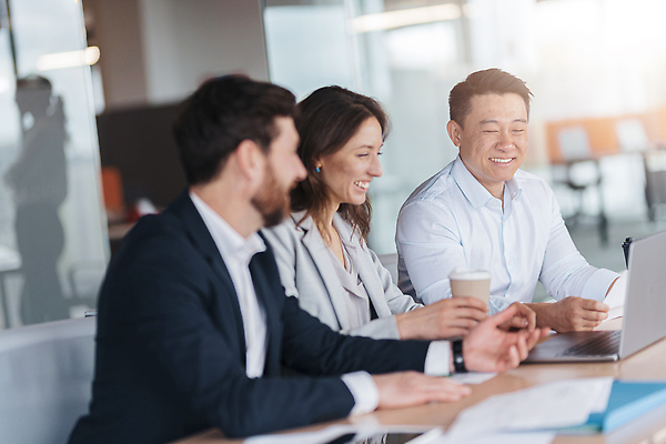 포토 JPG 해외이미지 직업 라이프스타일 여자 종이 컨셉 돈 비즈니스 사업가 통신 성공 설계 노동자 사람 여러명 성인 금융 컴퓨터 사무실 흰색 업무 작업 비즈니스맨 네트워크 발표 그룹 시장 대표 토론 상인 종업원 동료 계약 무역 경영자 상업 온라인 매각 통일 해외202309 해외포토 남자 산업 컬러 다수 관계 생활 경제 전자제품 직장인 재산 리더 파일형식