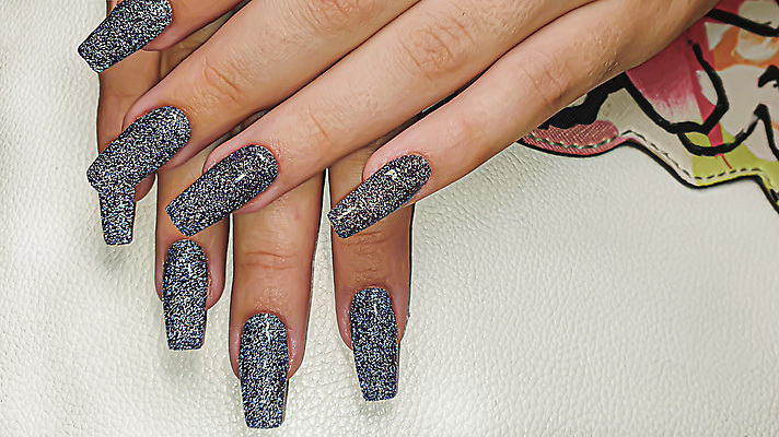 포토 JPG 해외이미지 템플릿 손 디자인 분홍색 신랑 결혼 손가락 건강 사람 사람없음 장식 반짝임 뷰티 반사 유행 상점 페인트 흰색 축하 반지 붓 쌍 클래식 가장자리 손톱관리 손톱 가루 이발 그림 각도 덮기 광택 아몬드 라일락 몸단장 커터 톱질 아크릴 해외202309 해외포토 꽃 컬러 컨셉 장신구 모션 재질 이벤트 신체부위 견과류 둘레 네일아트 파일형식