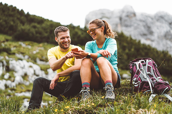 포토 JPG 해외이미지 나무 백인 라이프스타일 손 커플 여자 남자 행복 스포츠 여행 2 배낭 자연 휴가 산 함께함 건강 사랑 사람 야외 두명 태양 여행객 걷기 맑음 봄 트래킹 하이킹 자유 정상 언덕 하이커 해외202309 해외포토 자연요소 서양인 식물 계절 감정 컨셉 가방 관계 모션 레저 날씨 생활 신체부위 생태계 파일형식