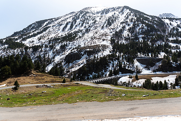 포토 JPG 해외이미지 나무 식물 공원 꽃 유럽 여행 백그라운드 밭 자연 하늘 산 사람없음 야외 초록색 파란색 강 뷰티 평화 환경 계곡 맑음 침묵 놀람 트래킹 하이킹 시골 숲 언덕 내추럴 랜드마크 안도라 절정 해외202309 해외포토 공공시설 감정 나라 컬러 컨셉 농업 레저 날씨 표정 소리 생태계 파일형식